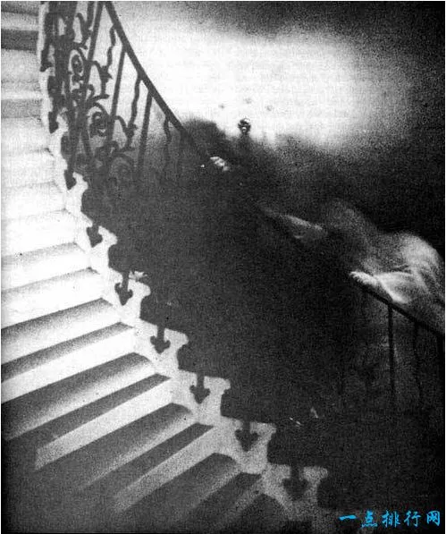 世界十大灵异照片之一《郁金香楼梯上发生的奇怪事情》