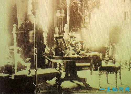 世界十大灵异照片之一《康伯米尔勋爵和他最喜欢的椅子》